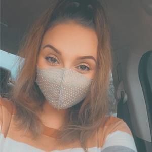 Meet your Posher, Elise